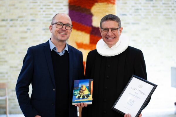 Menighedsfakultetet har tildelt prisen som Årets Teolog 2025 til sognepræst i Nørrelandskirken i Holstebro Jakob Søe Esmarch.