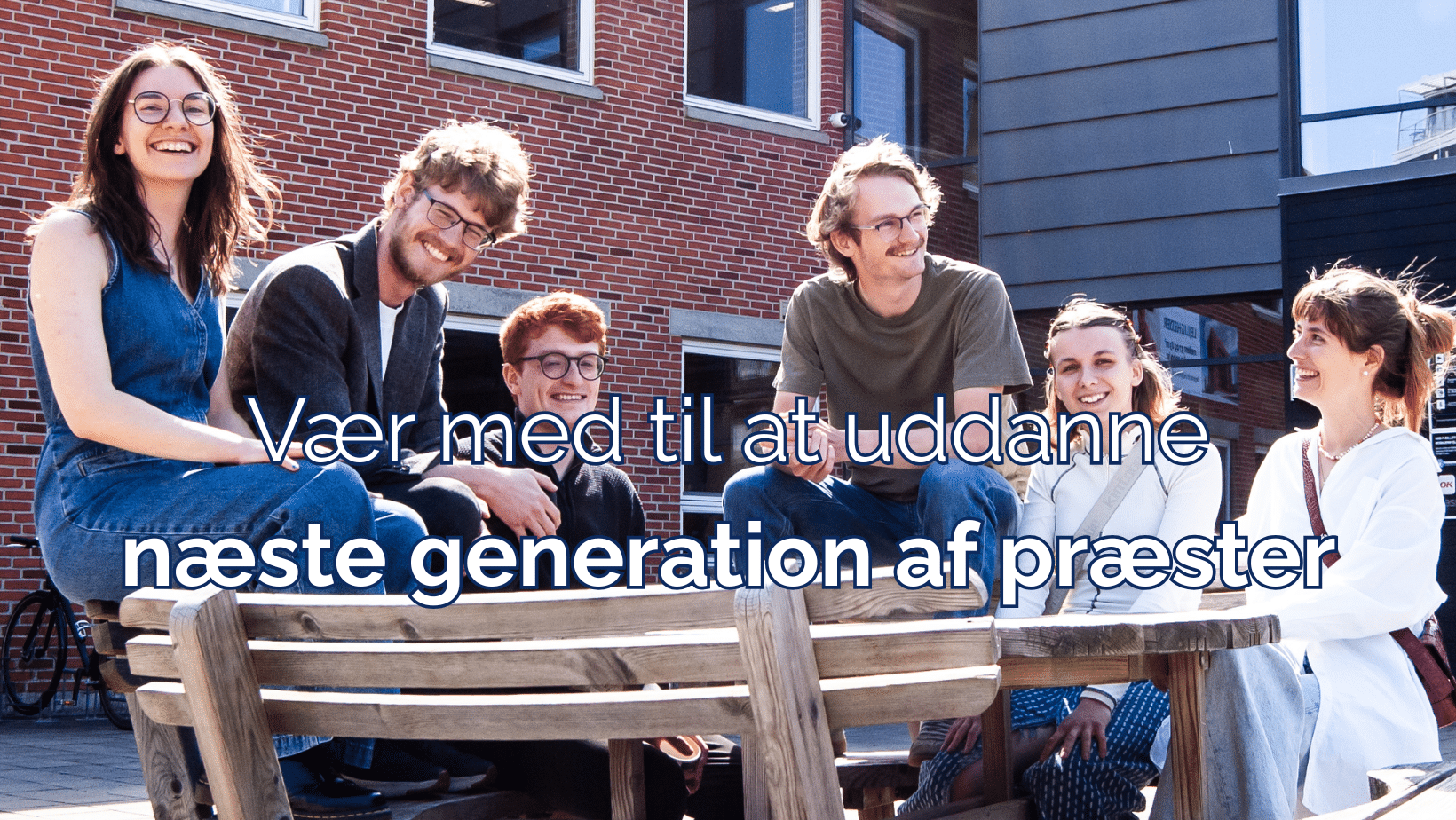 I de kommende år går en stor generation af folkekirkepræster på pension, og udfordringen bliver stadig mere tydelig i menigheder over hele landet.